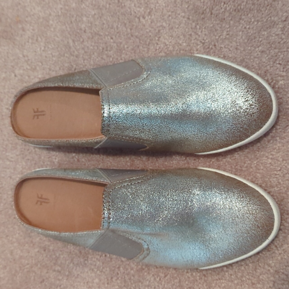 NWOT Frye Melanie Gore Mule in Silver Multi